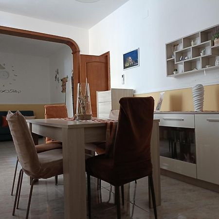 Casa Vacanze Campi Salentina Buitenkant foto