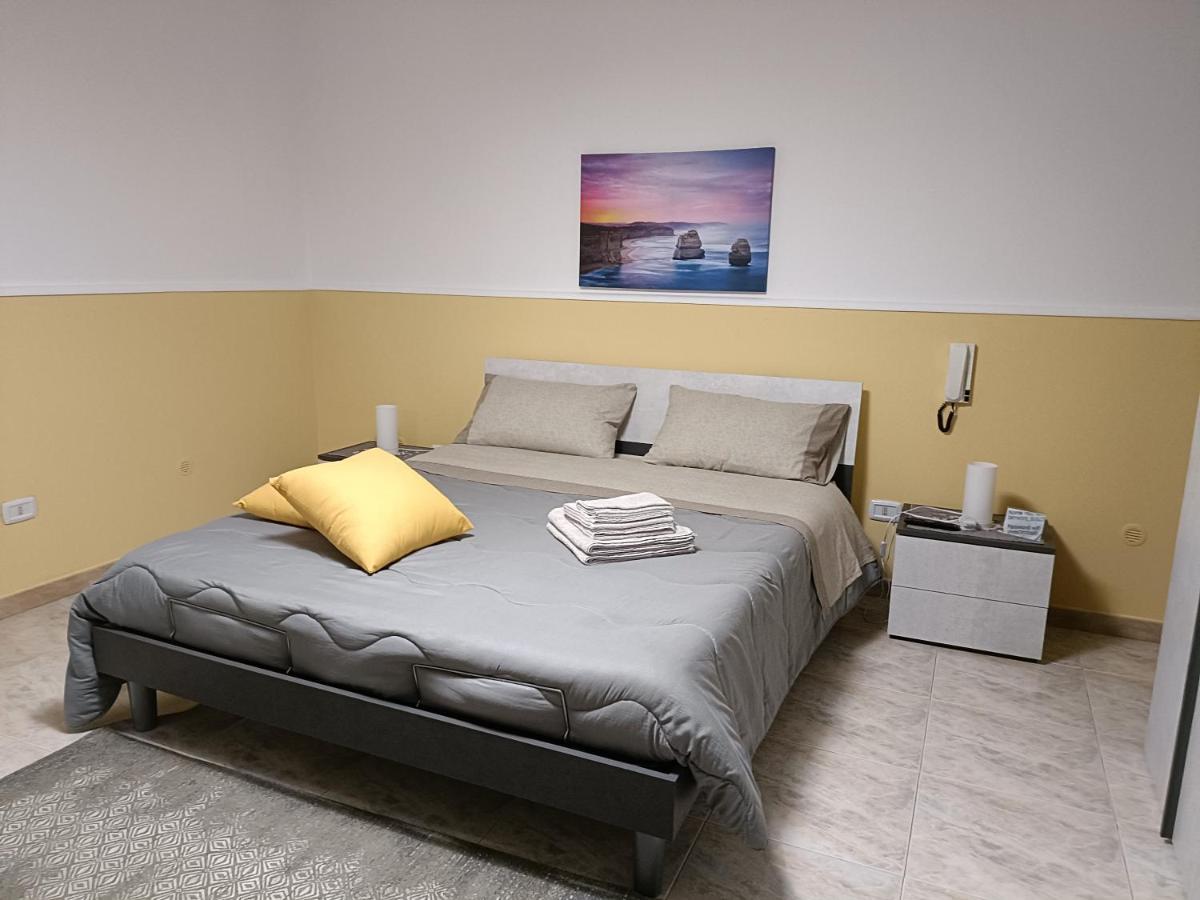 Casa Vacanze Campi Salentina Buitenkant foto
