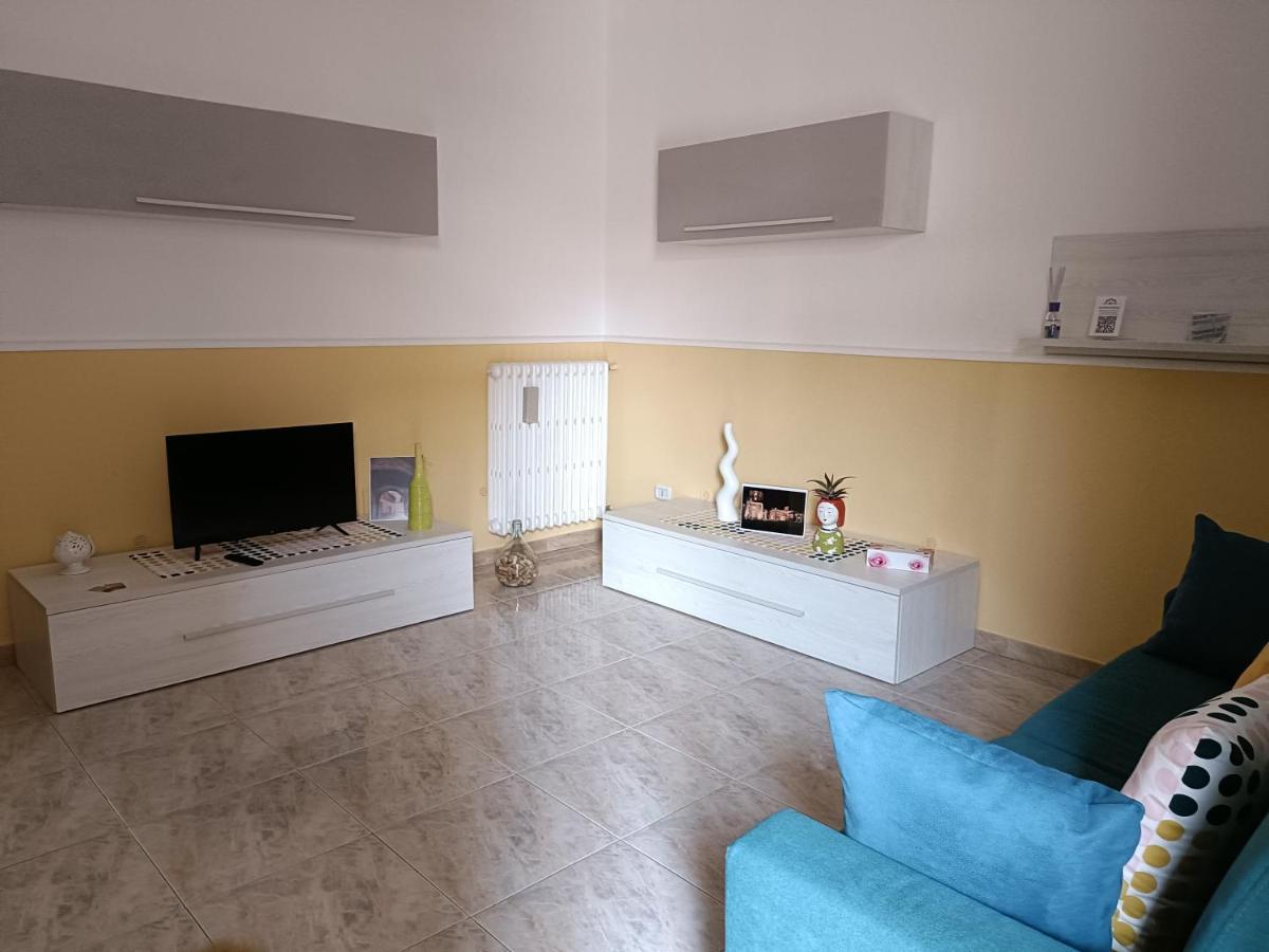Casa Vacanze Campi Salentina Buitenkant foto